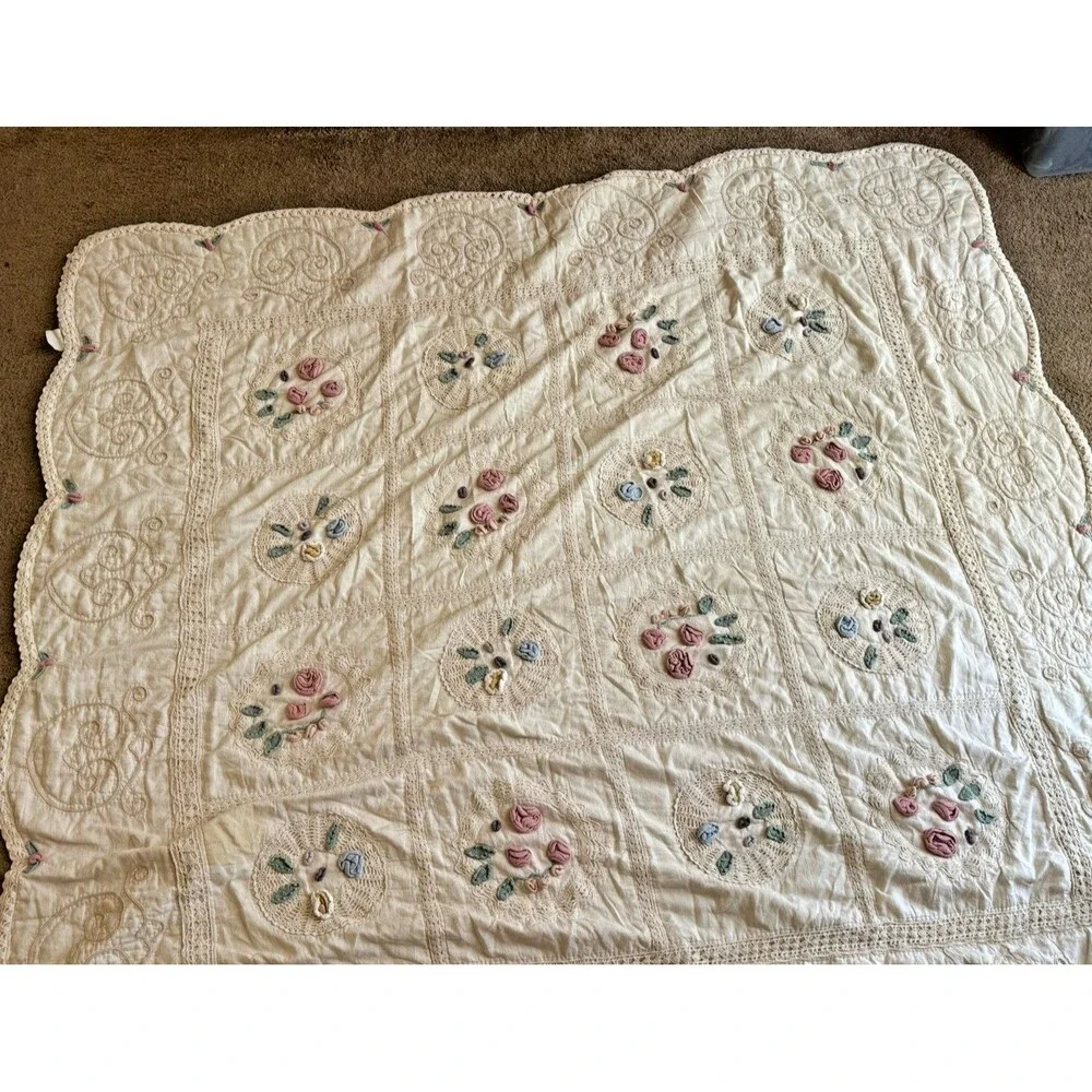 Vintage Cottagecore Rosette 3D Crocheted Quilt Queen Size W/2 Shams 86